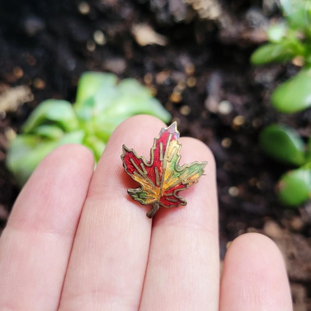 Vintage Tiny Enamel Autumn Leaf Brooch Pin